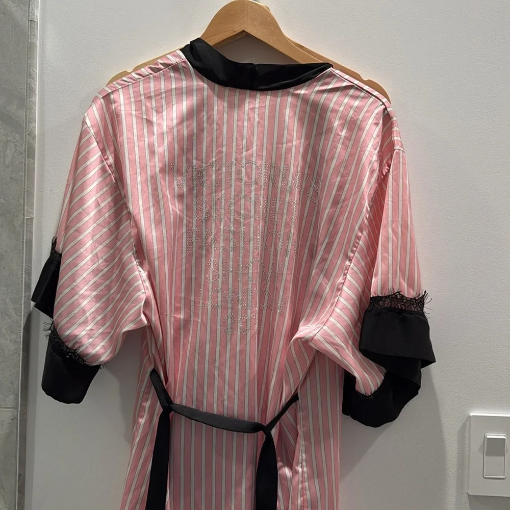 Victoria Secret Robe - Picture 3 of 3